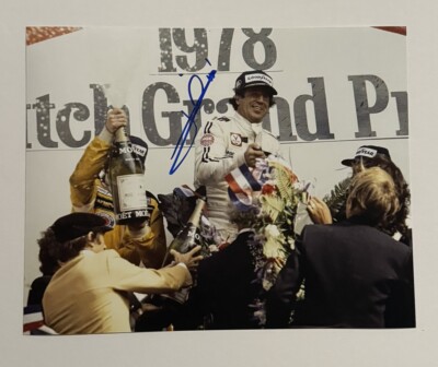 Mario Andretti alla guida della McLaren F1 a 82 anni