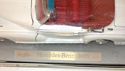 Maisto 1955 Mercedes Benz 300 SLR Uhlenhaut 1:18 Diecast Car