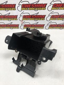 ♻️ Suzuki Sfv 650 Gladius AL3 2009 - 2016 Batteriehalter Fach Verkleidung ♻️