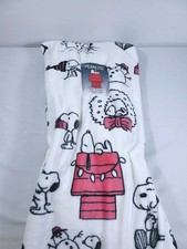 Peanuts Berkshire 60in x 70in Pet Throw Blanket Snoopy Christmas Theme