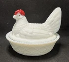 VTG Westmoreland White Milk Glass Hen On Nest Covered Dish Red Crown Split Tail