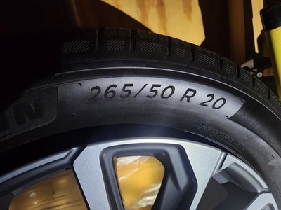 2024 Cadillac Lyriq Sport 20  OEM Wheels & Tires