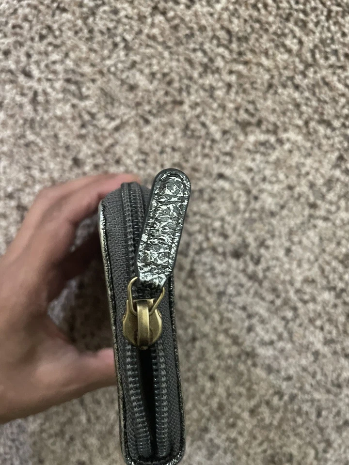 Chanel Boy Zippy Wallet Authentic GUC Silver Pewter Gray Zipper Lambskin - Image 4 of 4