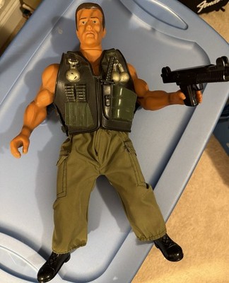 1985 16  Arnold Schwarzenegger Commando Figure w Vest Gun Pants Knife Comic Book