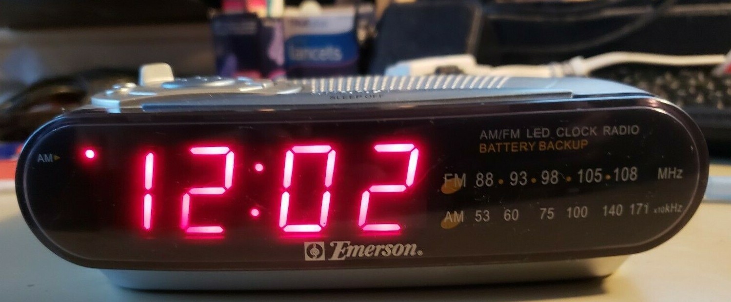 Emerson Model CK5029 AM/FM Digital LED Clock Radio Snooze Battery