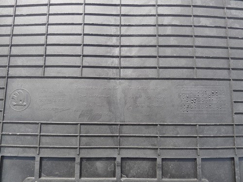 massive Gummimatte 100x100 cm original von Skoda 5E9061160 _ Camping / Anhänger - Bild 8 von 11