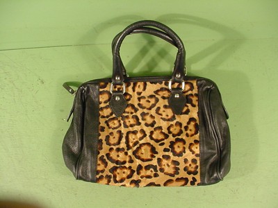 innue leather purse