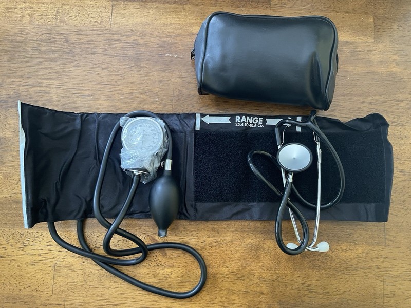 ADC Sphygmomanometer  ADCUFF Adult Cuff (25.4 to 40.6cm) With Case & stethoscope
