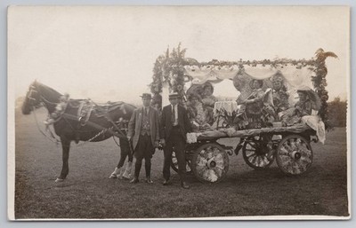 RPPC dekoriertes Pferd & Wagen, Parade Float, Kostüm Karneval, Edwardian