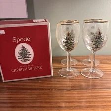 Spode Christmas Tree 13 Ounces Wine Glasses with Gold Rims, Set of 4