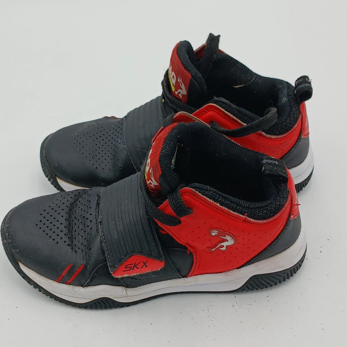 Sketchers boys size best sale 3