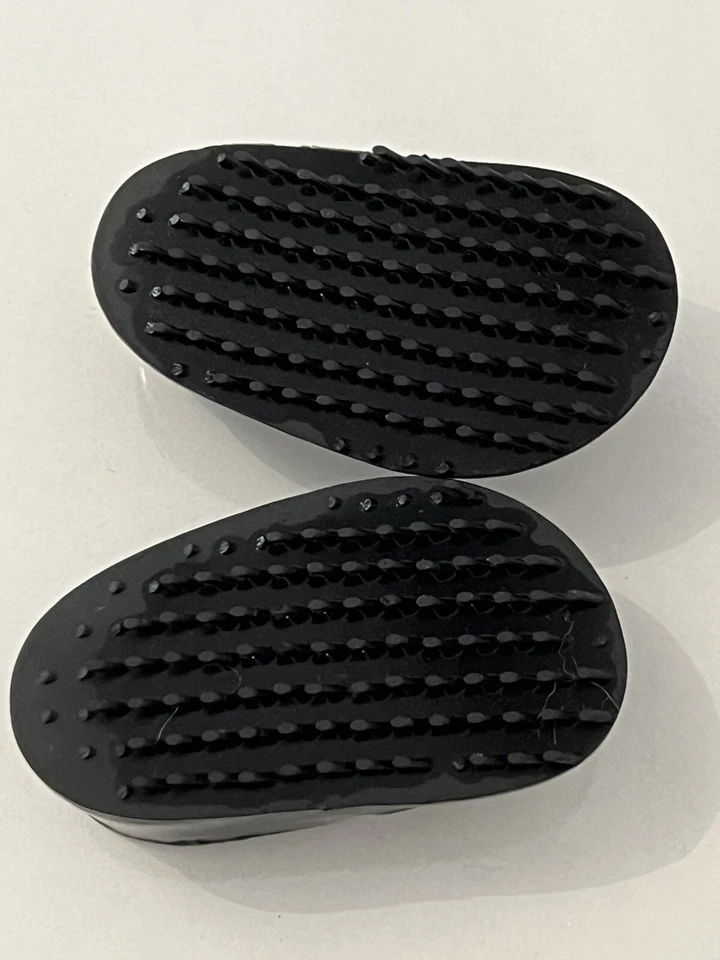 Jolie Paire De Chaussures Noires À Crampons ￼Poupée Marcheuse Balla Gégé Raynal - Photo 2/4