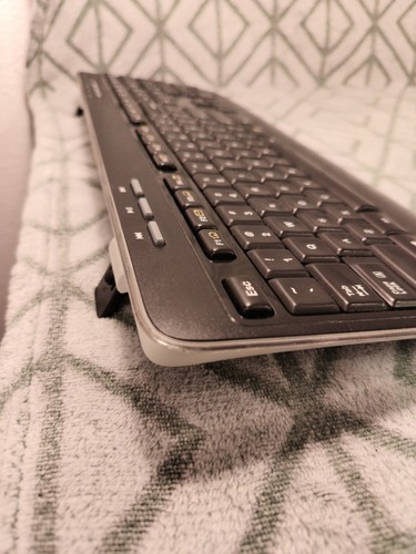 Logitech K520 820-006987 Wireless Desktop Keyboard - W/ Battery - No Receiver - Picture 18 of 19