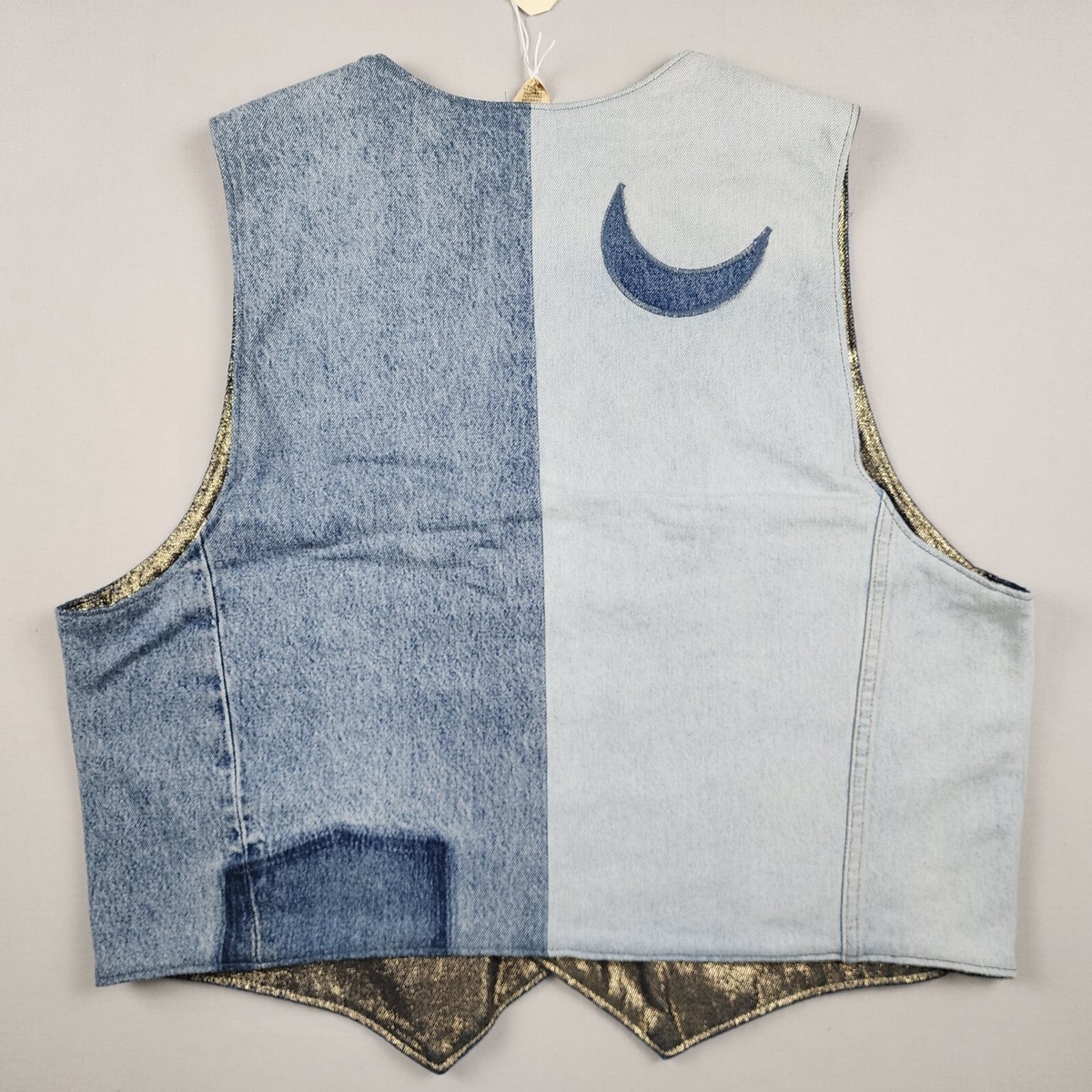 リーバイスPRIDE COLLECTION リバーシブルベスト　新品未使用 Levi's Pride Vest Size L Reversible Patchwork Blue Gold