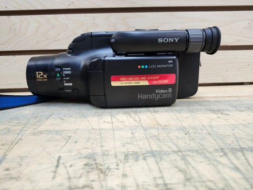 Sony CCD-FX730 Video8 Handycam w/ Charger & Remote - Picture 4 of 12