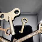 ASSORTED ANTIQUE CLOCK KEYS WINDING CRANKS WINGED WEIGHT CABLE BRASS LOT STEEL — photo 7