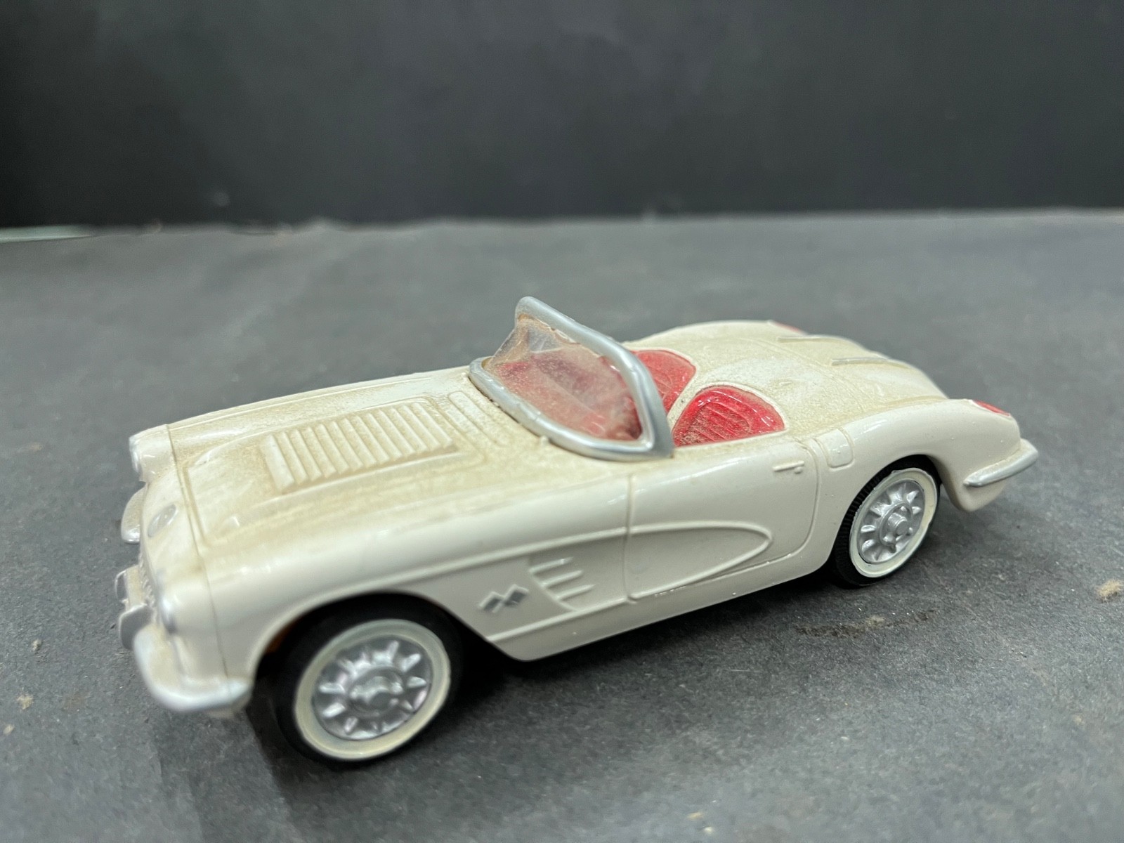 C16 Chevy Corvette vintage built car model 1/32 McM.