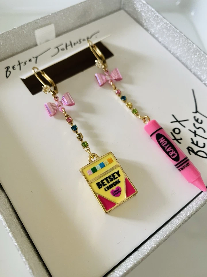 Betsey Johnson Back To School Pink Bow Crayon Box Mismatch Drop Earrings NEW IOB - Image 3 of 4