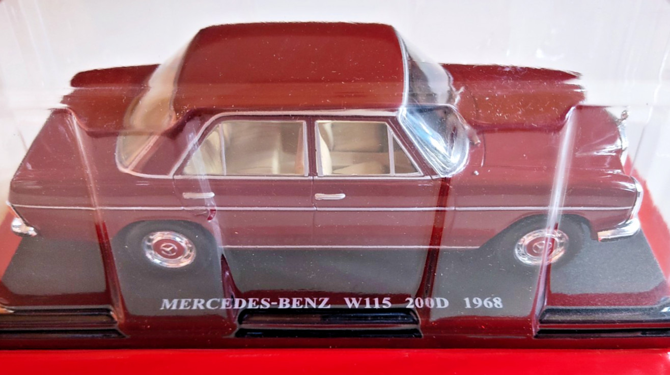 Mercedes-Benz 200D W110 miniature 1/24 de collection Hachette en état neuf