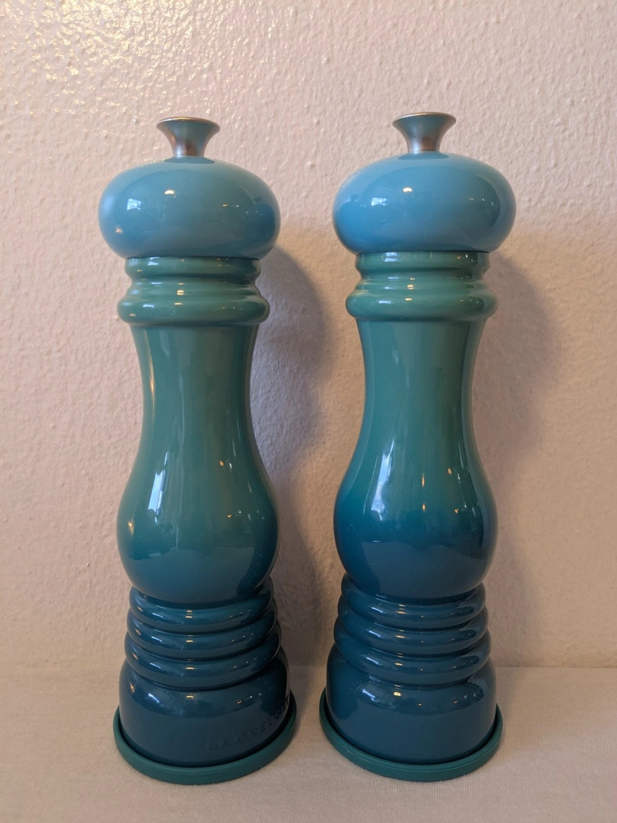 Le Creuset Caribbean Blue/Teal Ombre Salt & Pepper Mills 8" Classic Grinder Set