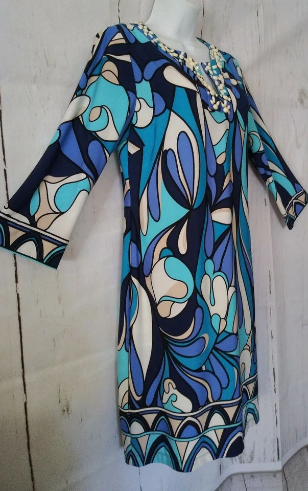 Vestido Chico's 0 Jersey Elástico Tejido Artístico Geo Estampado Bonito Escote Cuentas S Foto 3 de 4