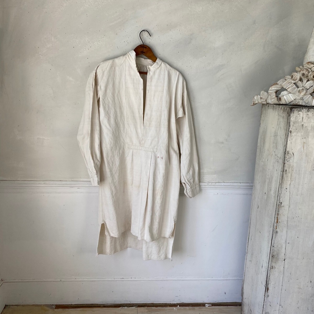 【1880s】French Antique White Linen Biaude 1880s】French Antique White Linen Biaude