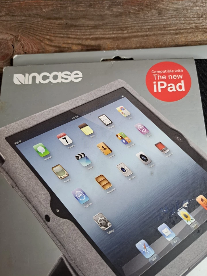 Incase Magazine Jacket For iPad 3rd Gen Black. New In Open Box - Image 2 of 4