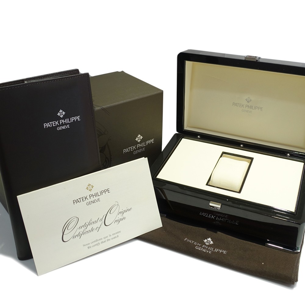 Patek Philippe Calatrava 5227R-001 39 mm Ivory Dial