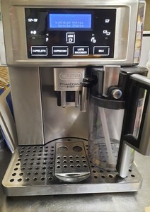 DeLonghi PrimaDonna Avant ESAM6700 Kaffeevollautomat- defekt /Gehäuseschaden