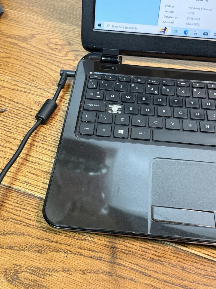 Damaged HP 15-r150sa Laptop | Intel i5-4210U | 6GB RAM | 1TB HDD | Windows 10 - Image 2 of 4