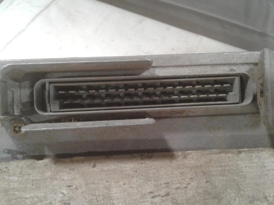 Módulo de control ABS usado se adapta a: Dodge Avenger 1995 ABS Cpe debajo de la guantera grado A Foto 2 de 4