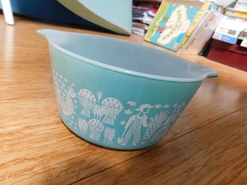 VTG PYREX Amish Butterprint 473 Turquoise White 1 pt Casserole Dish