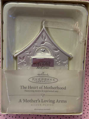 Hallmark Keepsake The Heart Of Motherhood ''A Mother's Loving Arms'' 2004 NEW