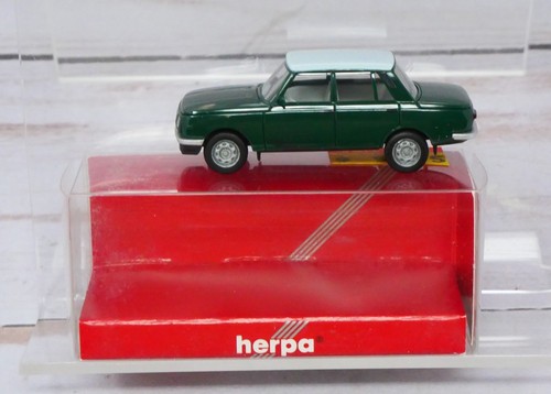 Herpa 022750, Wartburg 353 1985 sedán de 4 puertas, techo verde-blanco, escala 1/87 HO | Zustand: New
