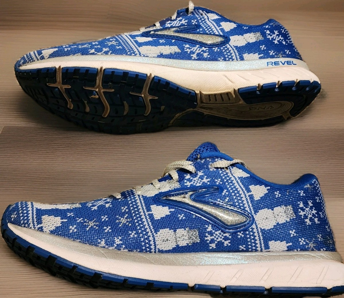 Brooks Revel 3 Mens 9.5 Run Merry Blue Ugly Christmas Sweater Running Shoes Brooks Revel 3 Run Merry Christmas Running Shoes Mens 9.5  main image 2
