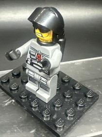 Lego Officer 2 Minifigure 5970 sp095 Space Police 3