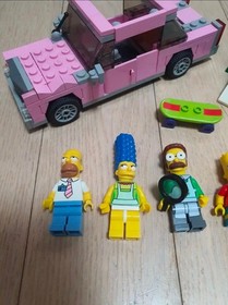 LEGO 71006 The Simpsons House &mdash; Minifigures with Pink Car