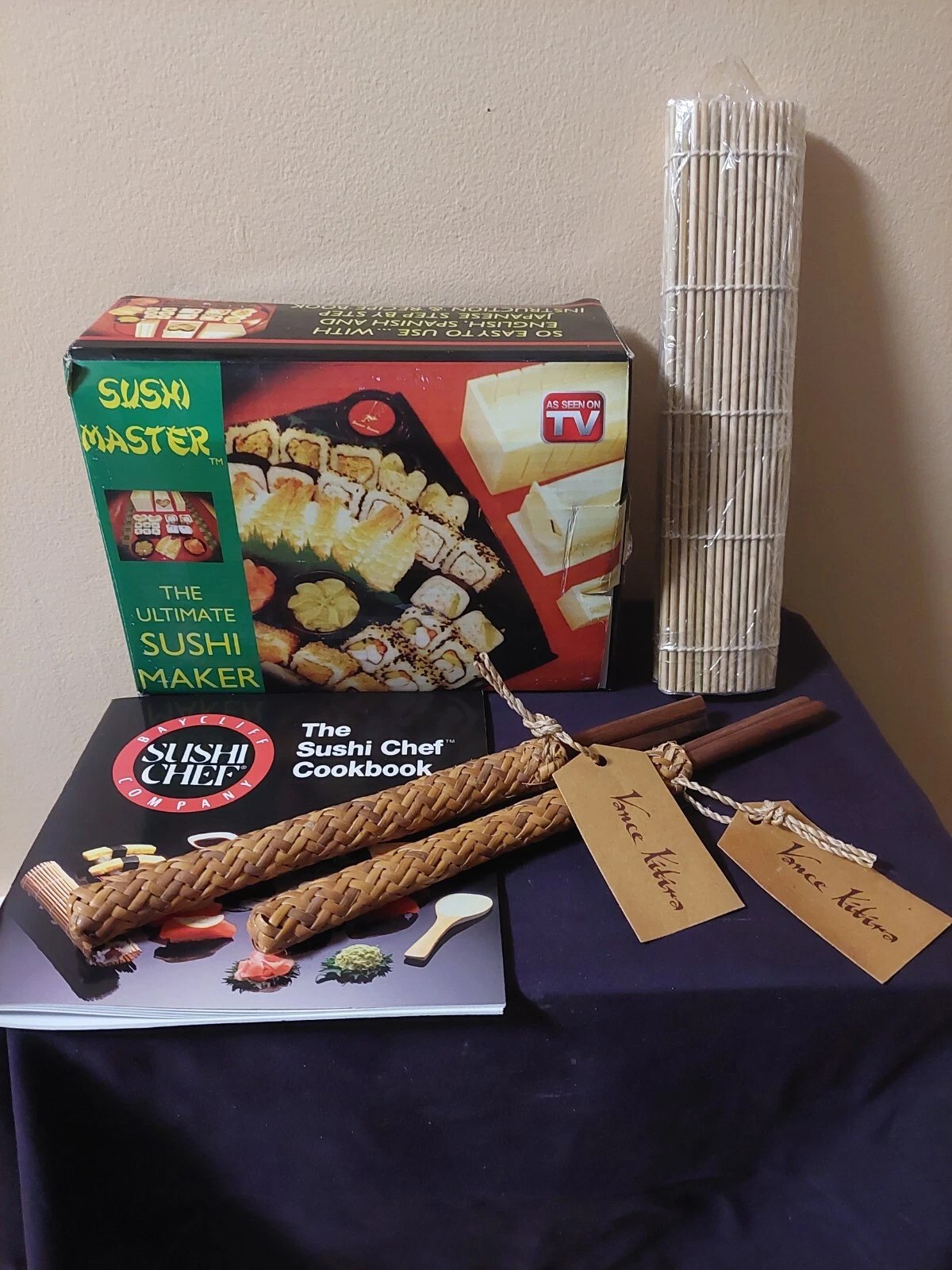 Sushi Master - International Sushi Maker - 2S Chopsticks - Bamboo Rolling Mat
Opens in a new window