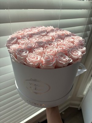 Venus Et Fleur Classic  Round Rose Box Arrangement Pinkish Real Flowers