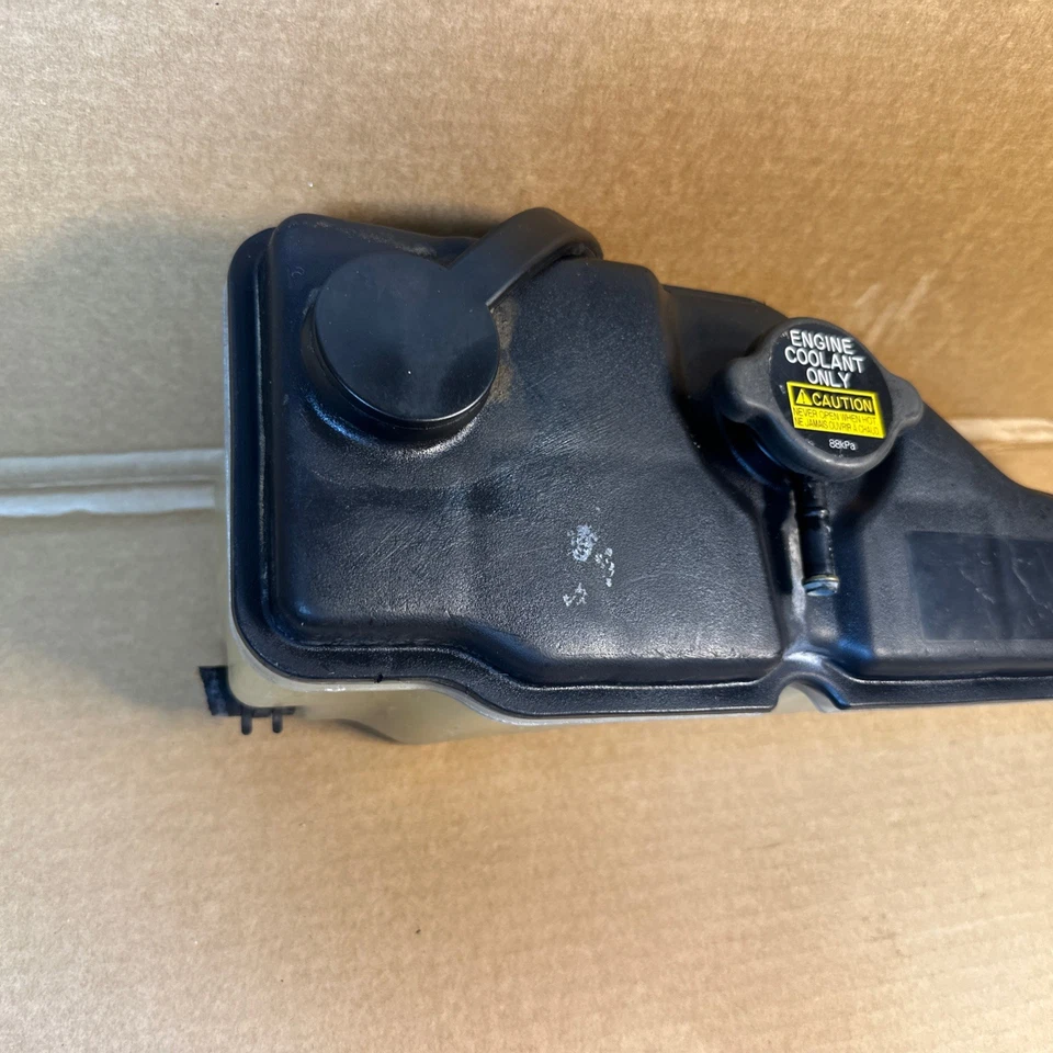 雷克萨斯 LS400 1990 - 1994 冷却液溢流储罐 16482-50010 Oem — 第 3/4 张图片