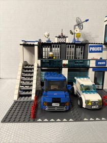 LEGO CITY Police Station 7498 With Vehicles