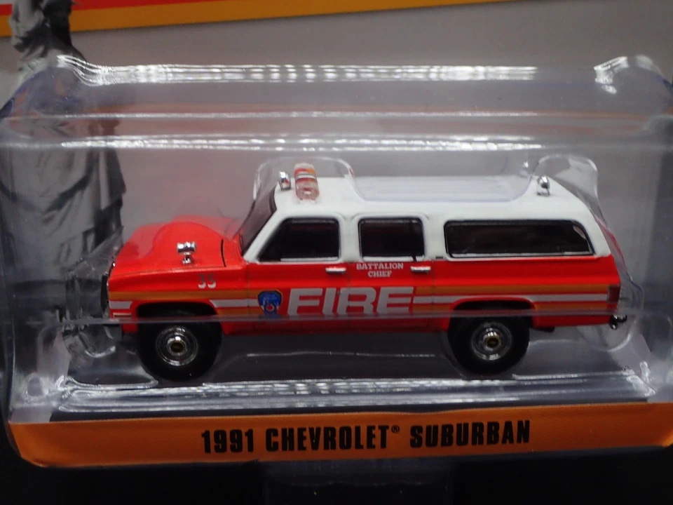 2025 GREENLIGHT 1991 CHEVROLET SUBURBAN FDNY FIRE HOBBY EXCLUSIVE 1:64 - Image 3 of 4