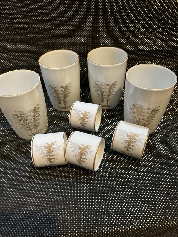 Fukagawa Arita Japan Porcelain Decorated Cup Pattern 901 White/Gold