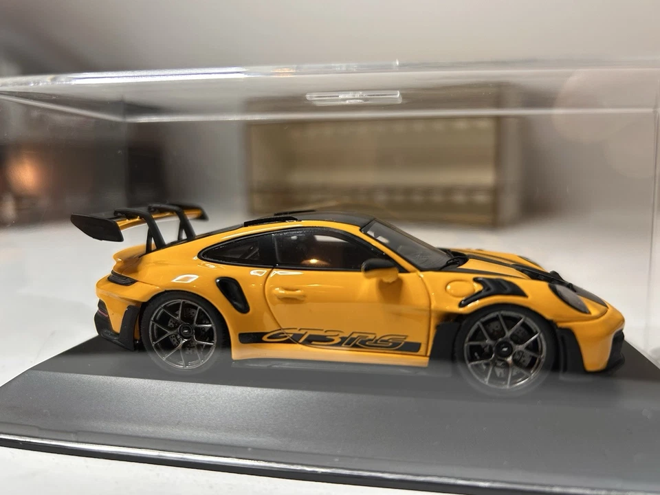 Spark Porsche 911 (992) Gt3 Rs Signal Yellow 1/43 - Photo 4/4