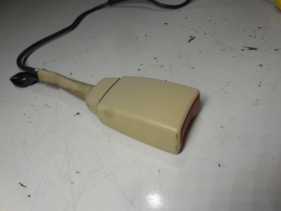 Hebilla del cinturón de seguridad delantero 2158600369 03-06 Mercedes Benz R230 SL600 SL500 SL55 Foto 3 de 4