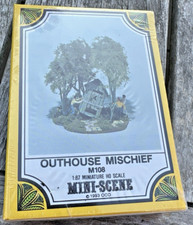 Woodland Scenics mini-scene Outhouse Mischief M108 1:87 / HO scale kit