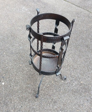 Solidny stojak na parasol z kutego żelaza z miedzianą wkładką wys. ok. 61,5 cm, 5600 G