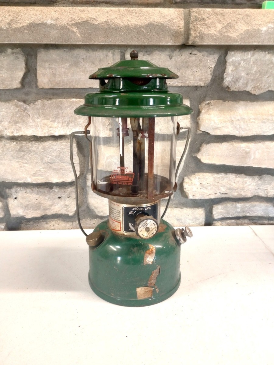 最高の品質 Vintage Coleman Dated 5/82 Double Mantle Lantern Model 220K ホワイトガソリンランタン