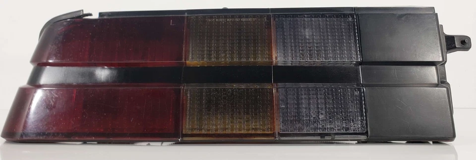 Conjunto de luz trasera izquierda del lado del conductor Chevy Camro 82-92 5973137 Foto 3 de 4