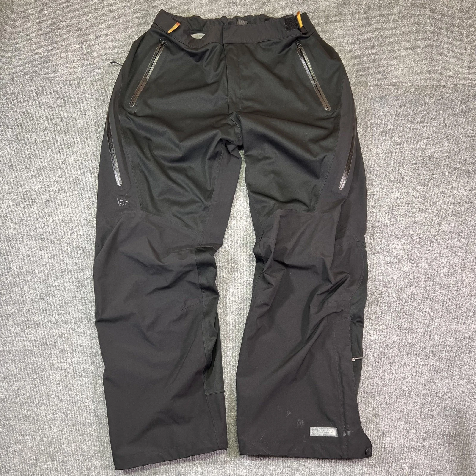 REI Snow Pants Mens XL Length 32 Black Softshell Water Resistant Ski Hiking
Opens in a new window or